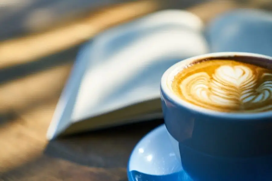 Ten romantic and sweet good morning poems for a wife, girlfriend or long-distance partner